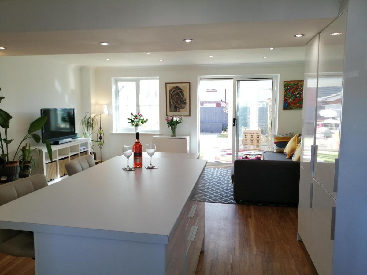 בארי Spacious Townhouse With Sea Views Near Cardiff מראה חיצוני תמונה