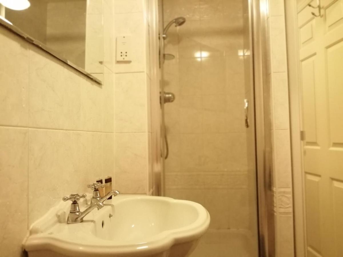 בארי Spacious Townhouse With Sea Views Near Cardiff מראה חיצוני תמונה
