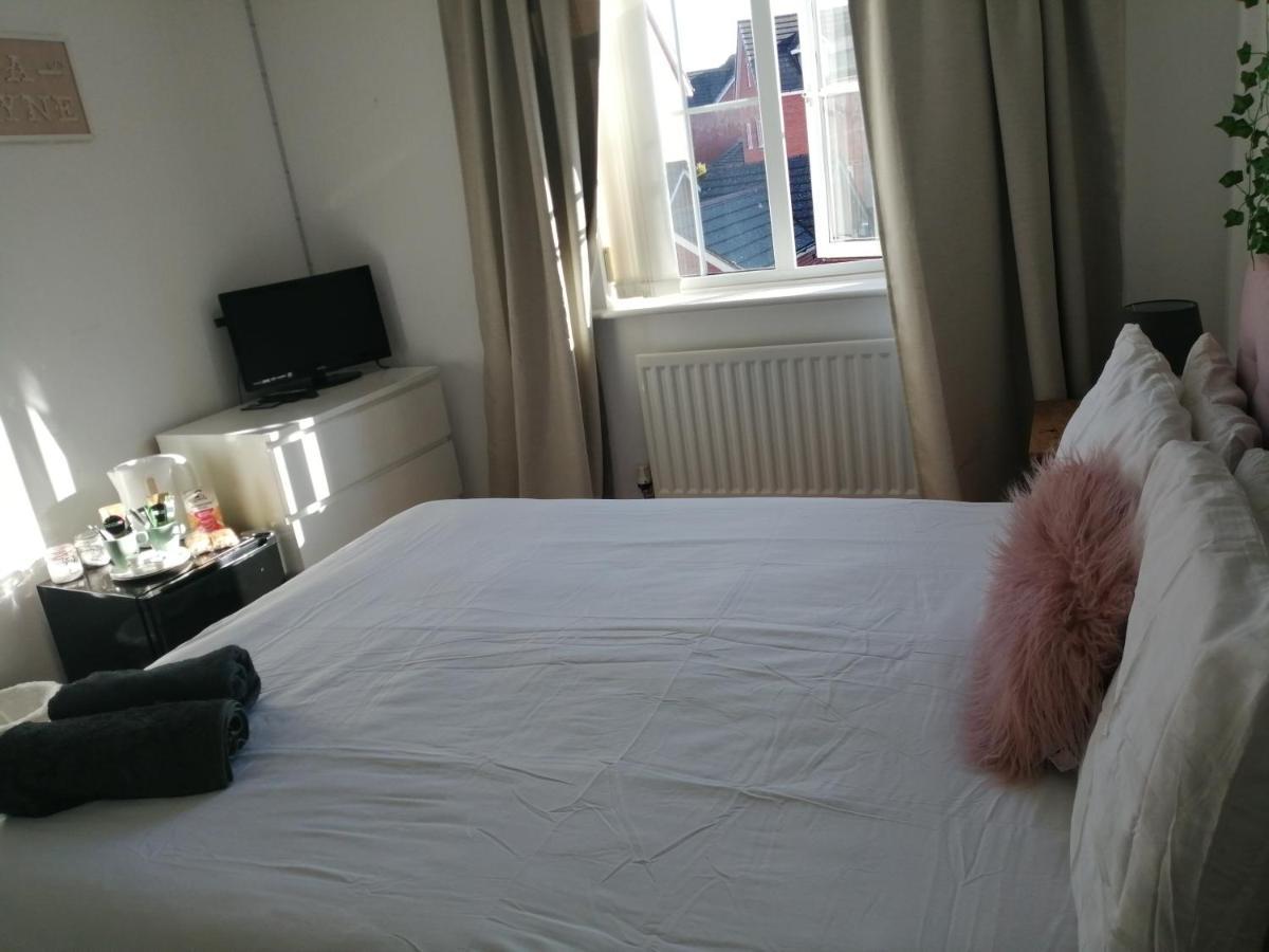 בארי Spacious Townhouse With Sea Views Near Cardiff מראה חיצוני תמונה