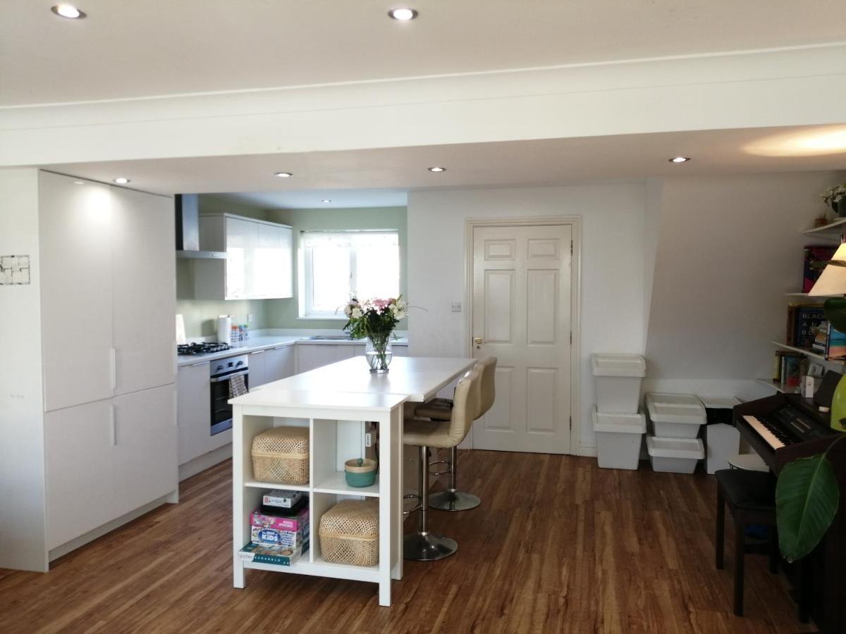 בארי Spacious Townhouse With Sea Views Near Cardiff מראה חיצוני תמונה