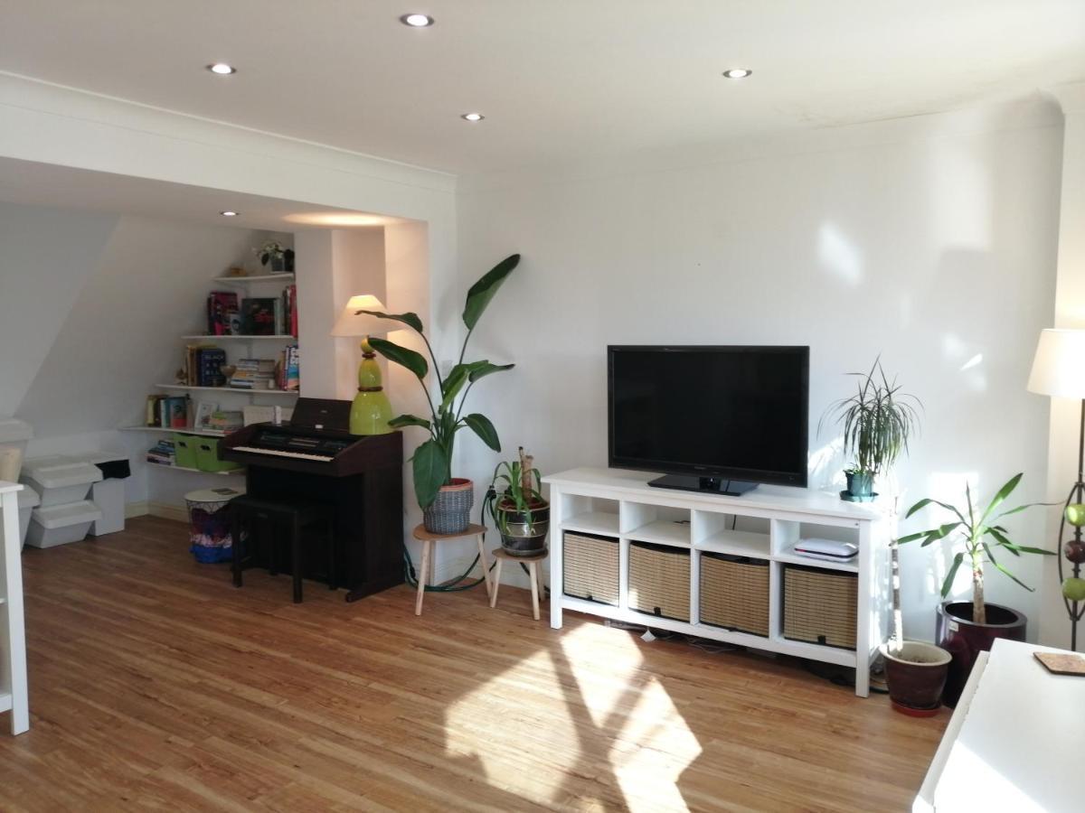 בארי Spacious Townhouse With Sea Views Near Cardiff מראה חיצוני תמונה